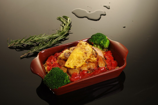 鲜茄焗泰式猪颈肉饭