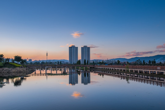 石屏异龙湖夜色