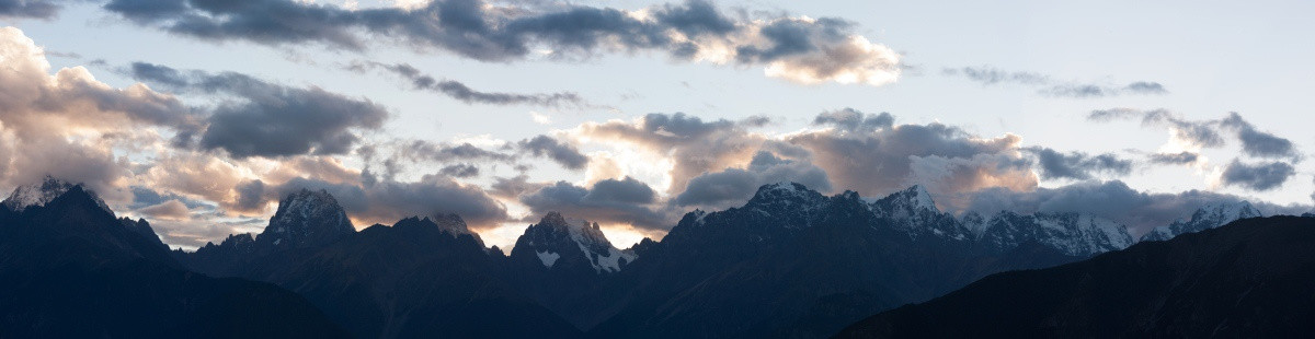 红拉山全景图 雪山