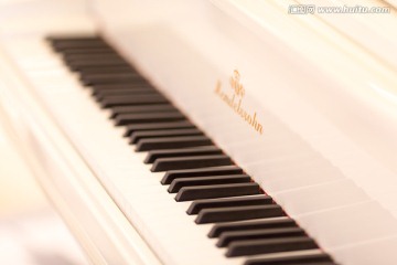 钢琴