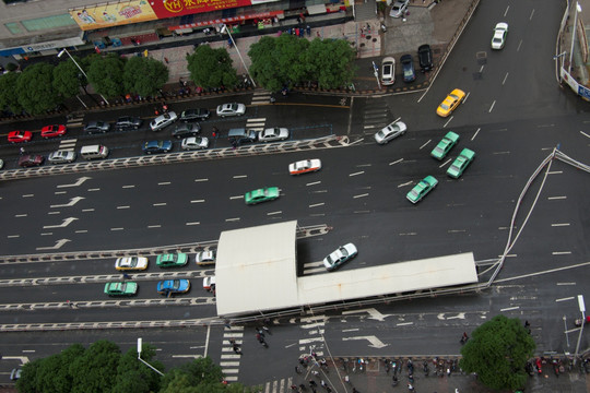 俯拍航拍福州火車站出租車?？刻? loading=