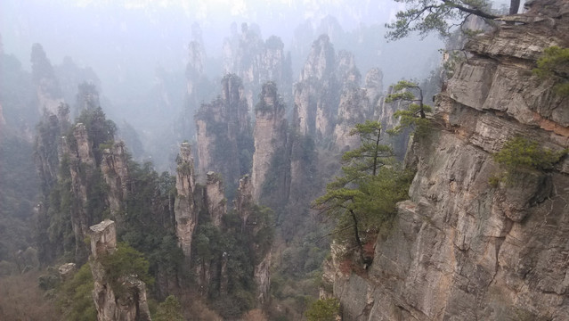 张家界武陵地质悬崖峭壁石柱奇险