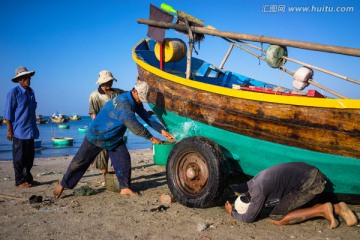 海边渔民劳作