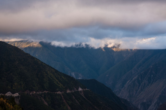 红拉山秋色 盘山公路