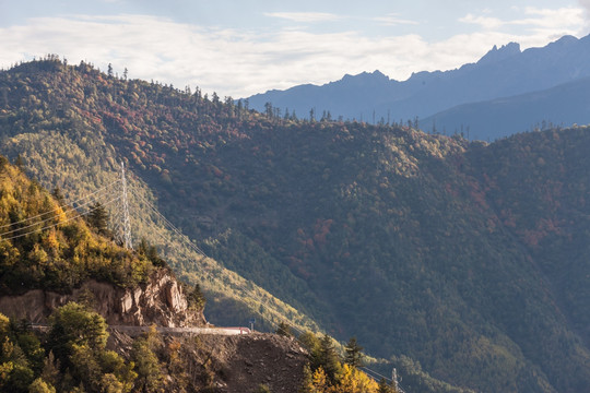 红拉山秋色 盘山公路