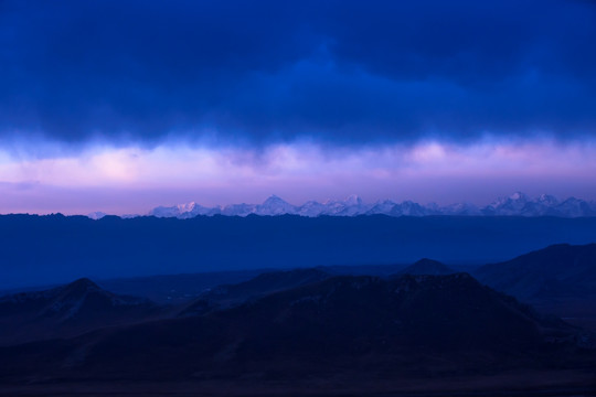 巴音布鲁克 霞光 雪山