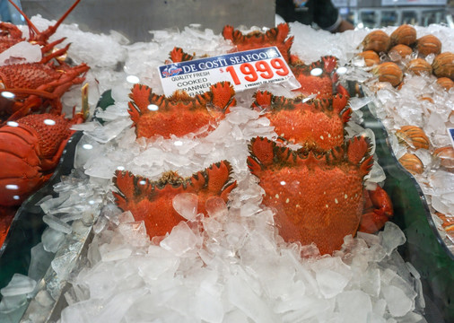超市海鲜海蟹虾柜台
