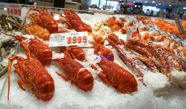 超市海鲜海蟹虾柜台