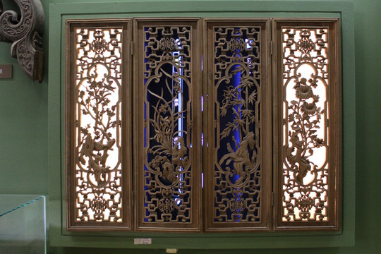 古代实木雕花窗户
