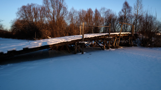 冬日小木桥