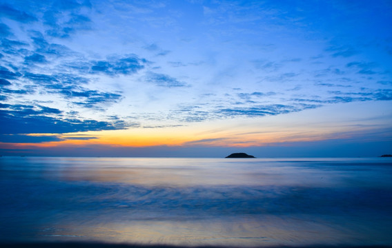 海上日出