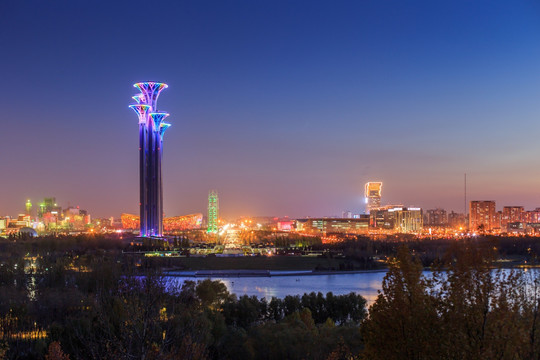 北京奥森公园奥林匹克塔夜景