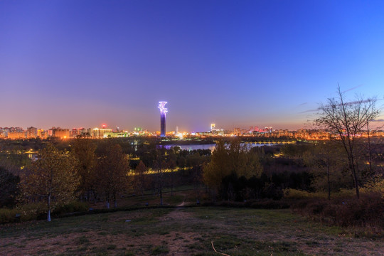 北京奥森公园奥林匹克塔夜景