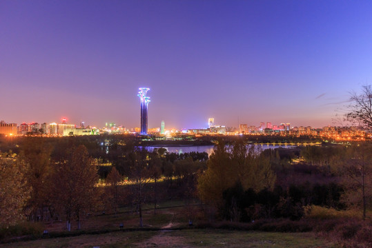 北京奥森公园奥林匹克塔夜景