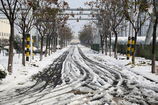 积雪道路