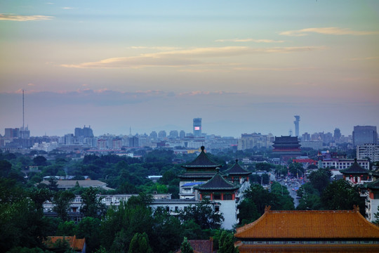 景山远眺钟鼓楼地安门大街晚霞