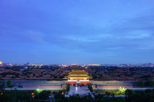 景山俯瞰北京故宫古建筑群夜景