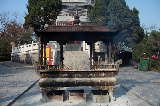 青岛湛山寺香炉