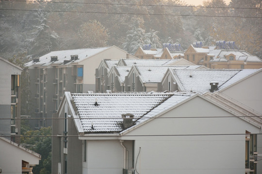 下雪的屋顶