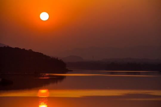 梅溪湖红日夕阳