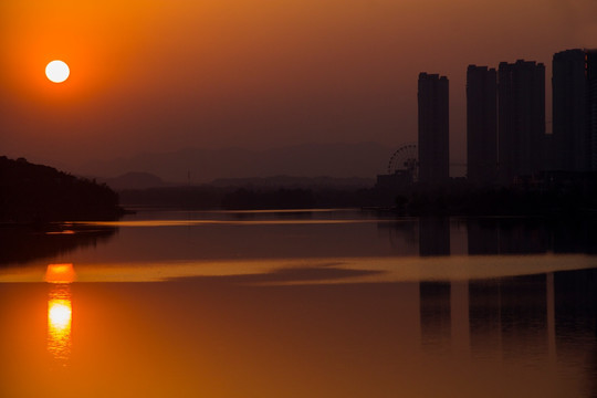 梅溪湖红日夕阳