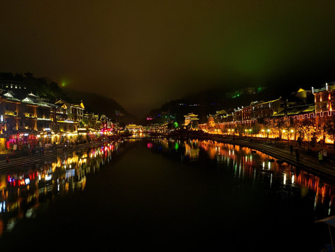 湖南凤凰古城夜景 沱江全景