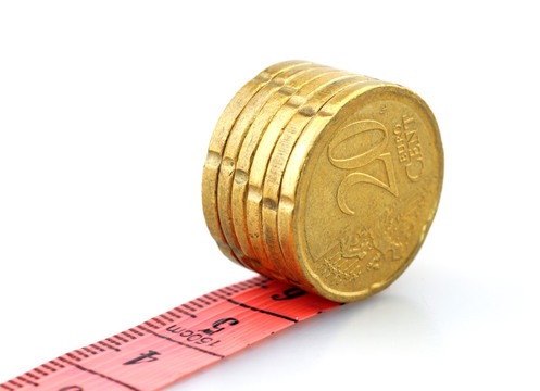 软尺上的欧元硬币
