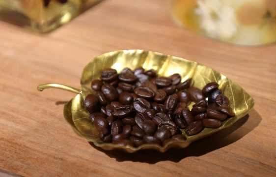 一盘咖啡豆