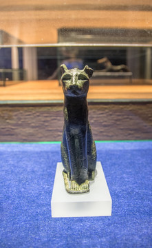 博物馆里古代埃及青铜坐猫