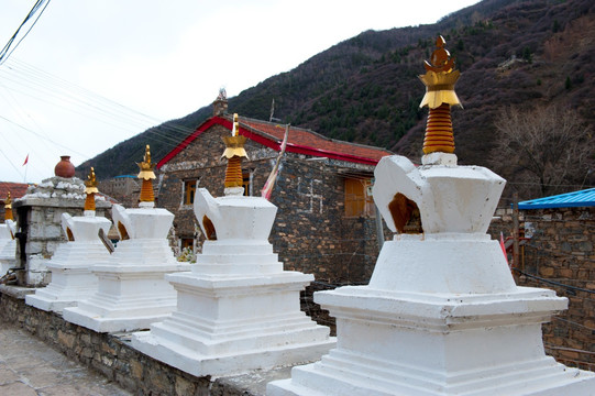 马尔康藏族民居直波碉群