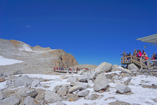 达古冰川 峰顶的山顶索道站