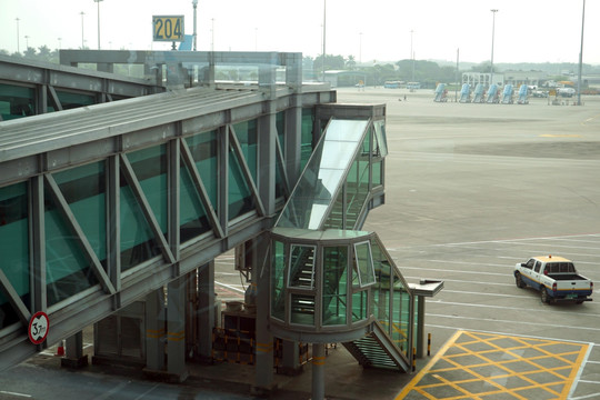 广州白云机场 登机桥 停机坪