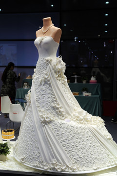 白色婚纱蛋糕