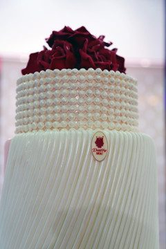 珍珠玫瑰花瓣蛋糕