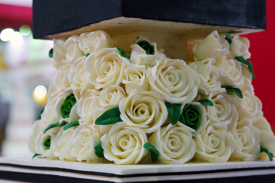花瓣装饰蛋糕