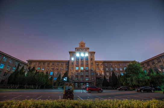 东北大学 信息楼夜景