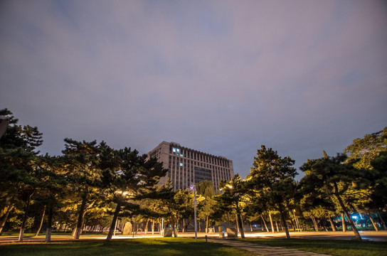 东北大学综合楼夜景