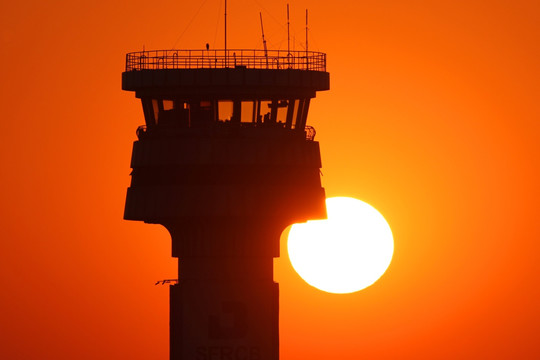 空中交通管制塔台 太阳 责任