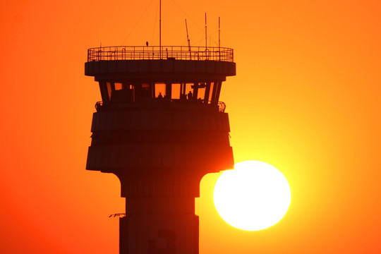 机场空管塔台 太阳 夕阳