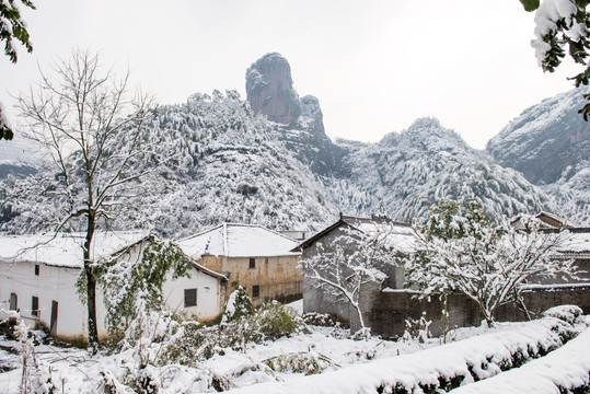 雪后山村