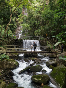 山涧溪水