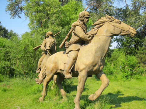 东北抗联 骑马 女战士 雕塑
