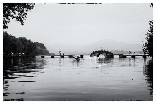 西湖黑白照片