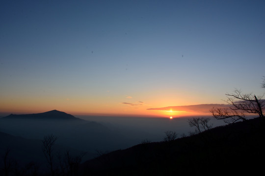 天目山日出