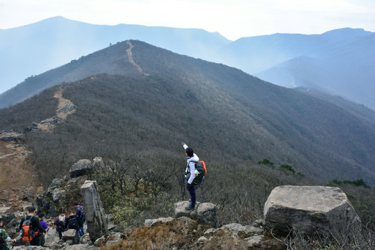 登山者 徒步者