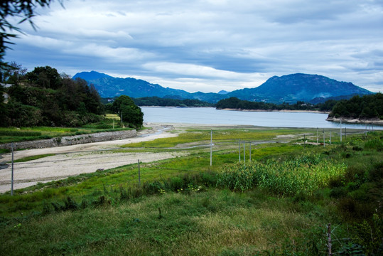 大山河流