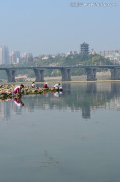 汉江边上洗衣人