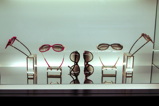 奢侈品 品牌眼镜专卖店橱窗