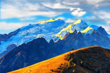 格聂神山风光