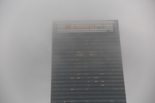 雾霾天中的香格里拉大酒店